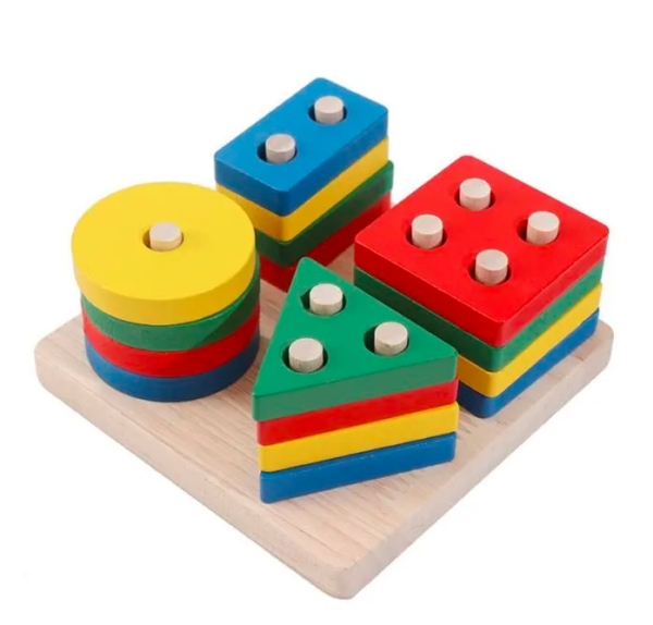 Jeu de formes géométriques Montessori pour développer l'intelligence de votre enfant, composé de 4 formes géométriques distinctes